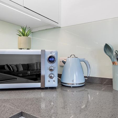Luxury 4 Bedroom Flat With Stunning Shard View From Terrace In Central London! Next To Station, Sleeps 9 Экстерьер фото