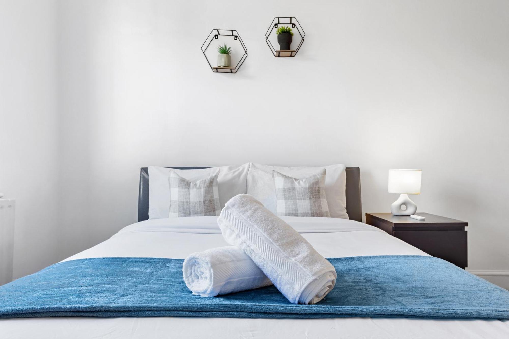 Luxury 4 Bedroom Flat With Stunning Shard View From Terrace In Central London! Next To Station, Sleeps 9 Экстерьер фото