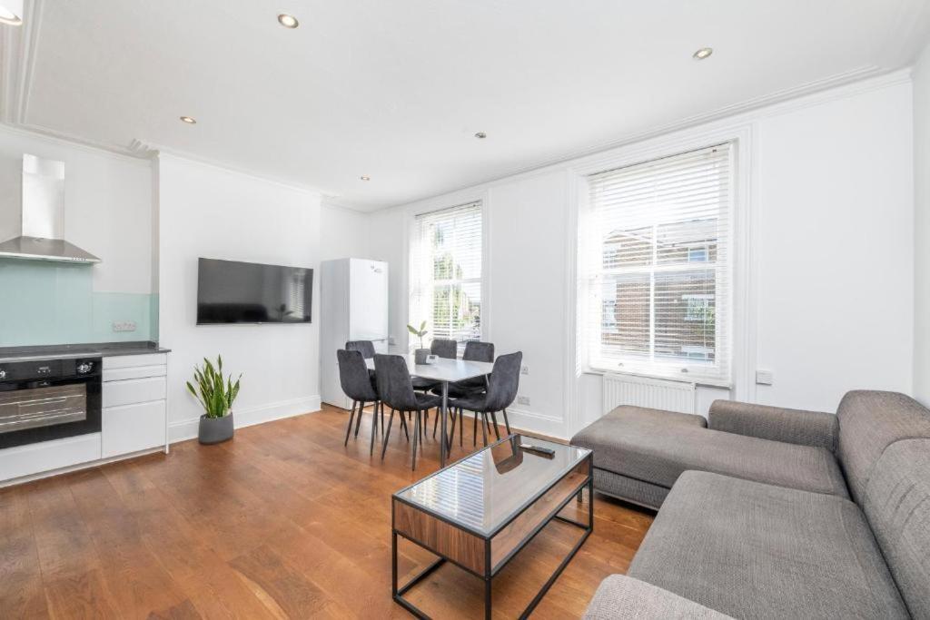 Luxury 4 Bedroom Flat With Stunning Shard View From Terrace In Central London! Next To Station, Sleeps 9 Номер фото