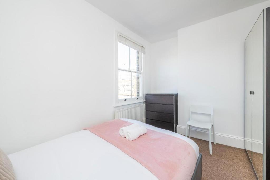 Luxury 4 Bedroom Flat With Stunning Shard View From Terrace In Central London! Next To Station, Sleeps 9 Номер фото