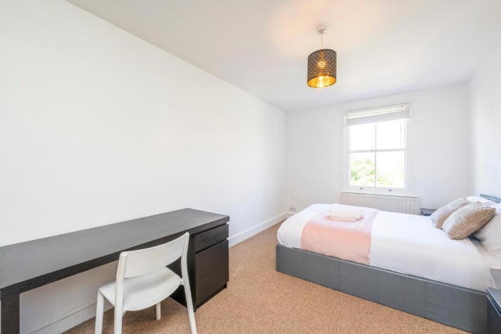 Luxury 4 Bedroom Flat With Stunning Shard View From Terrace In Central London! Next To Station, Sleeps 9 Номер фото