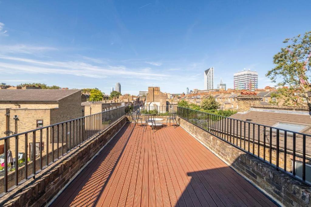 Luxury 4 Bedroom Flat With Stunning Shard View From Terrace In Central London! Next To Station, Sleeps 9 Номер фото