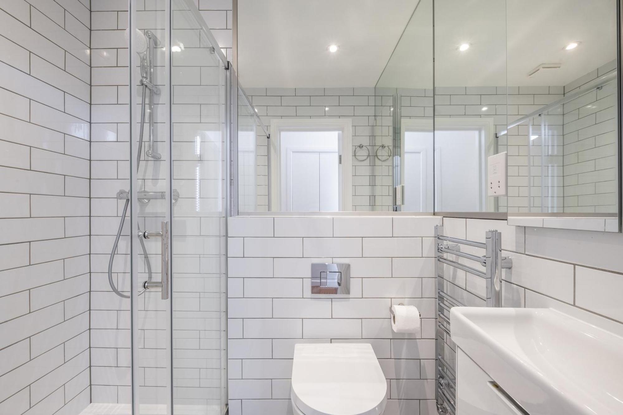 Luxury 4 Bedroom Flat With Stunning Shard View From Terrace In Central London! Next To Station, Sleeps 9 Номер фото
